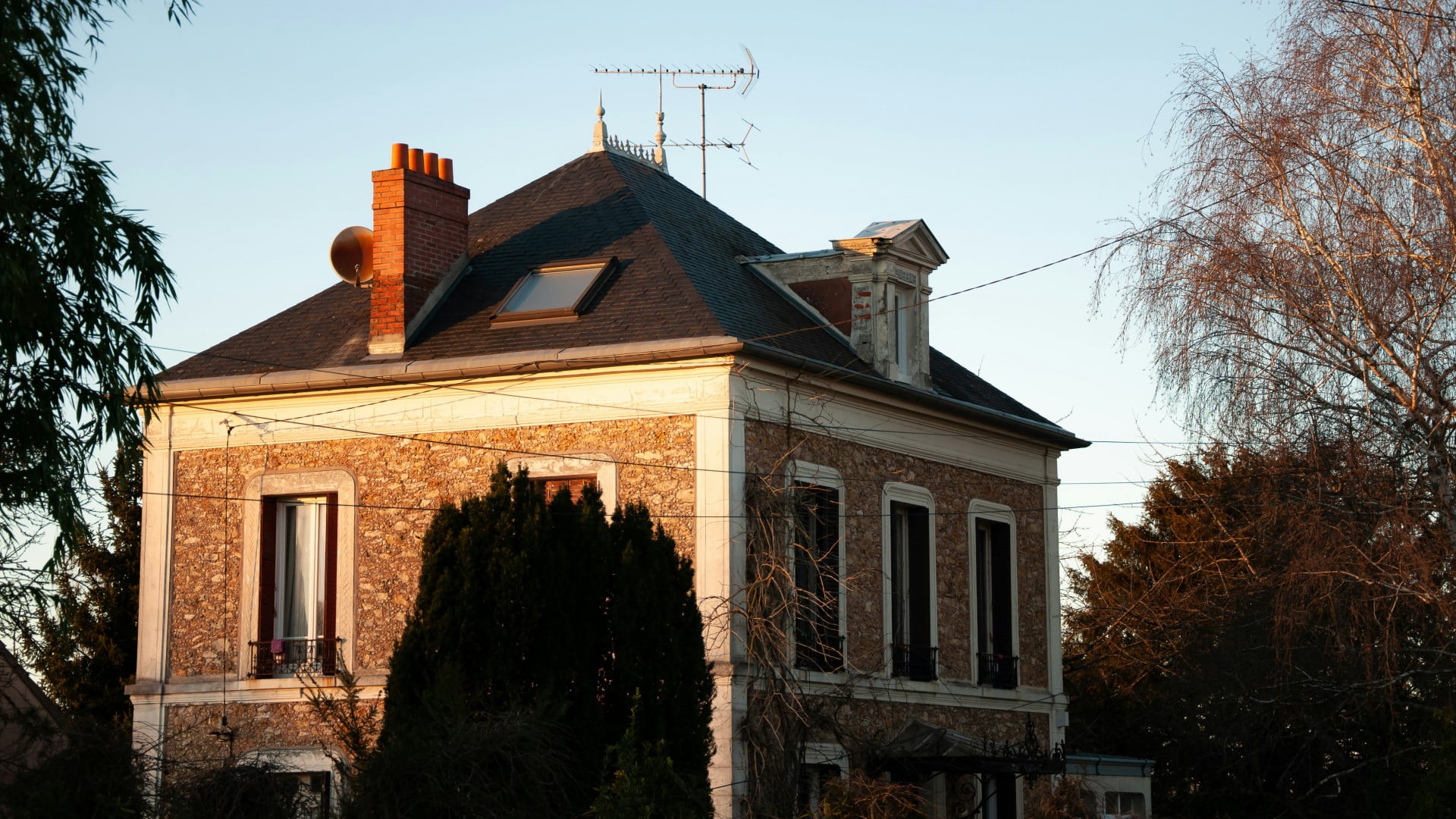 Comment repérer et évaluer les fissures d’une maison avant un achat ou une vente ?